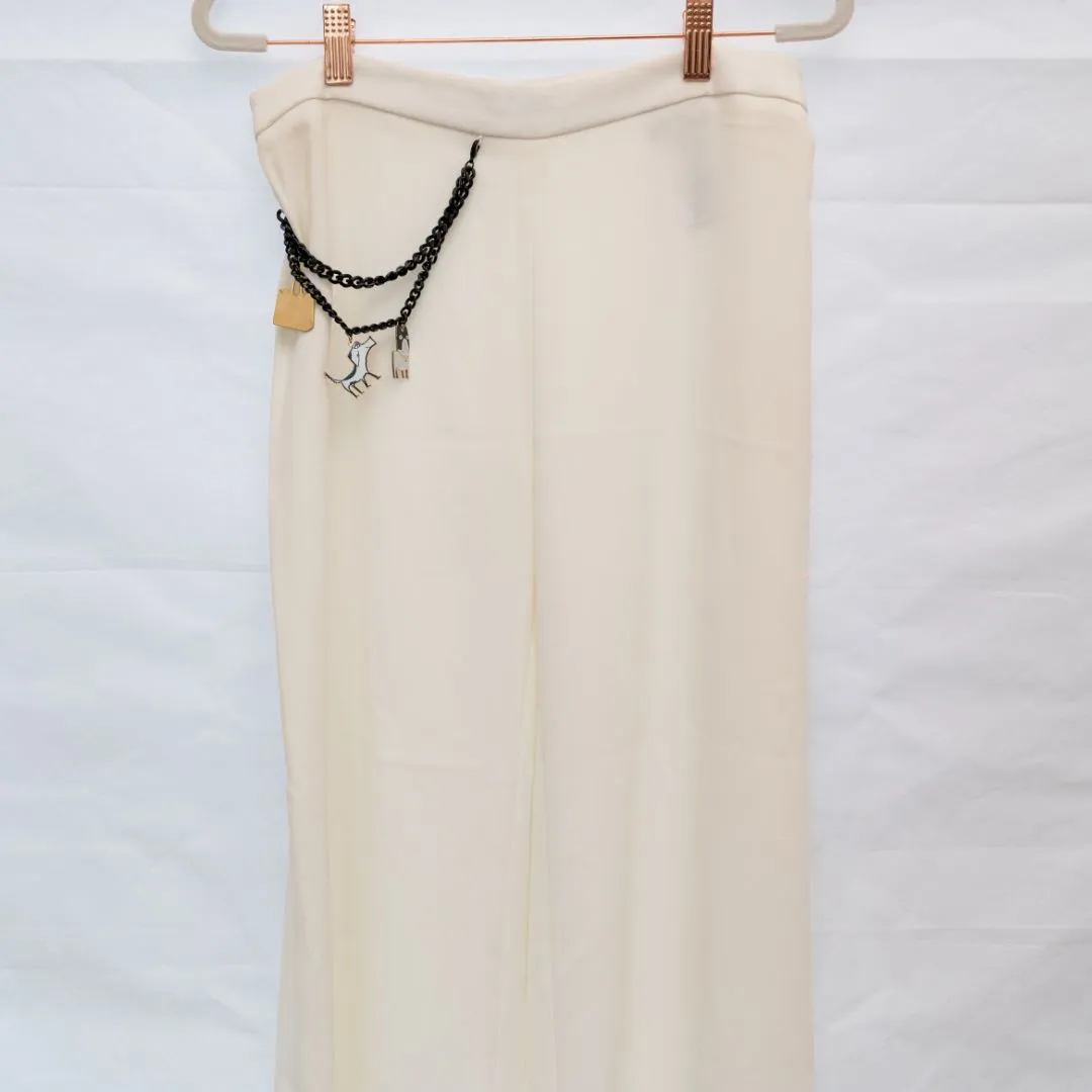 Elisabetta Franchi  white trousers with black chain charm detail